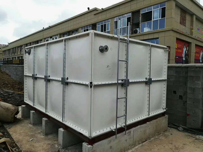 玻璃鋼水箱施工時應(yīng)注意什么?