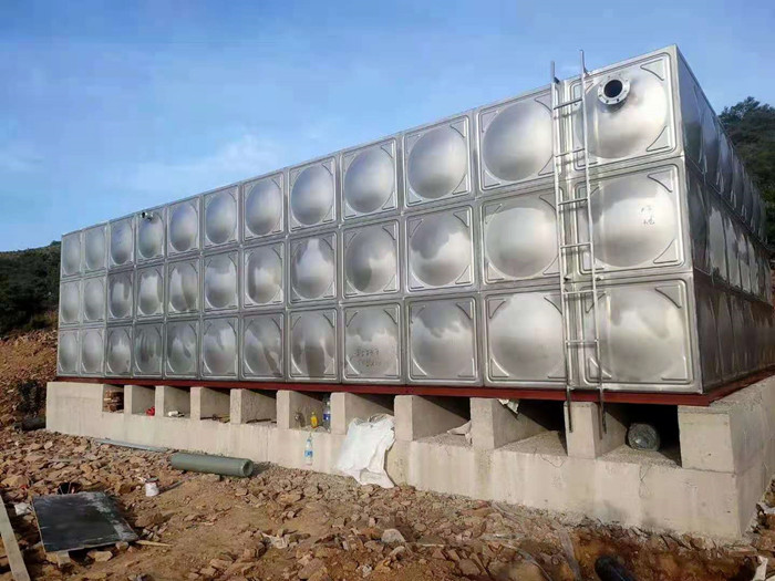 為什么要安裝屋頂不銹鋼水箱呢?它有什么作用及優點?